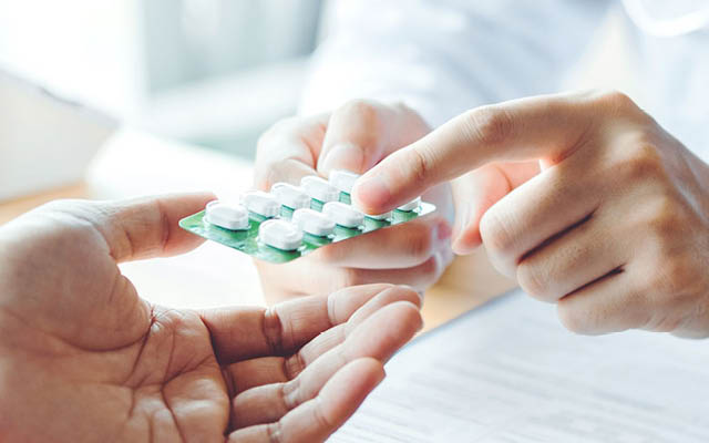 farmasøyt opplyser pasient om antibiotikaresistens