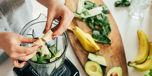 Grønnsaker som lages til en smoothie