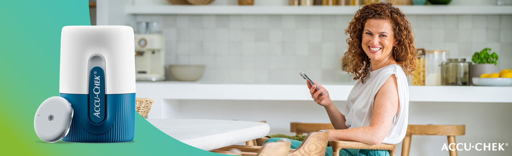 Accu-Chek SmartGuide CGM glukosem&aring;ler, dame med diabetes m&aring;ler glukoseniv&aring;er hjemme