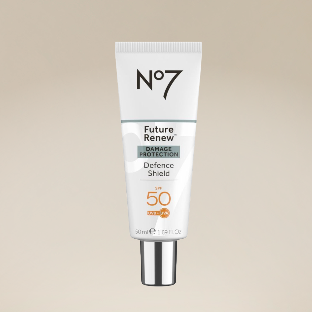 No7 Future Renew&trade; Defence Shield SPF50 hos Boots Apotek