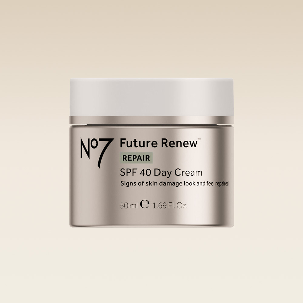 No7 Future Renew Dagkrem SPF40 hos Boots Apotek