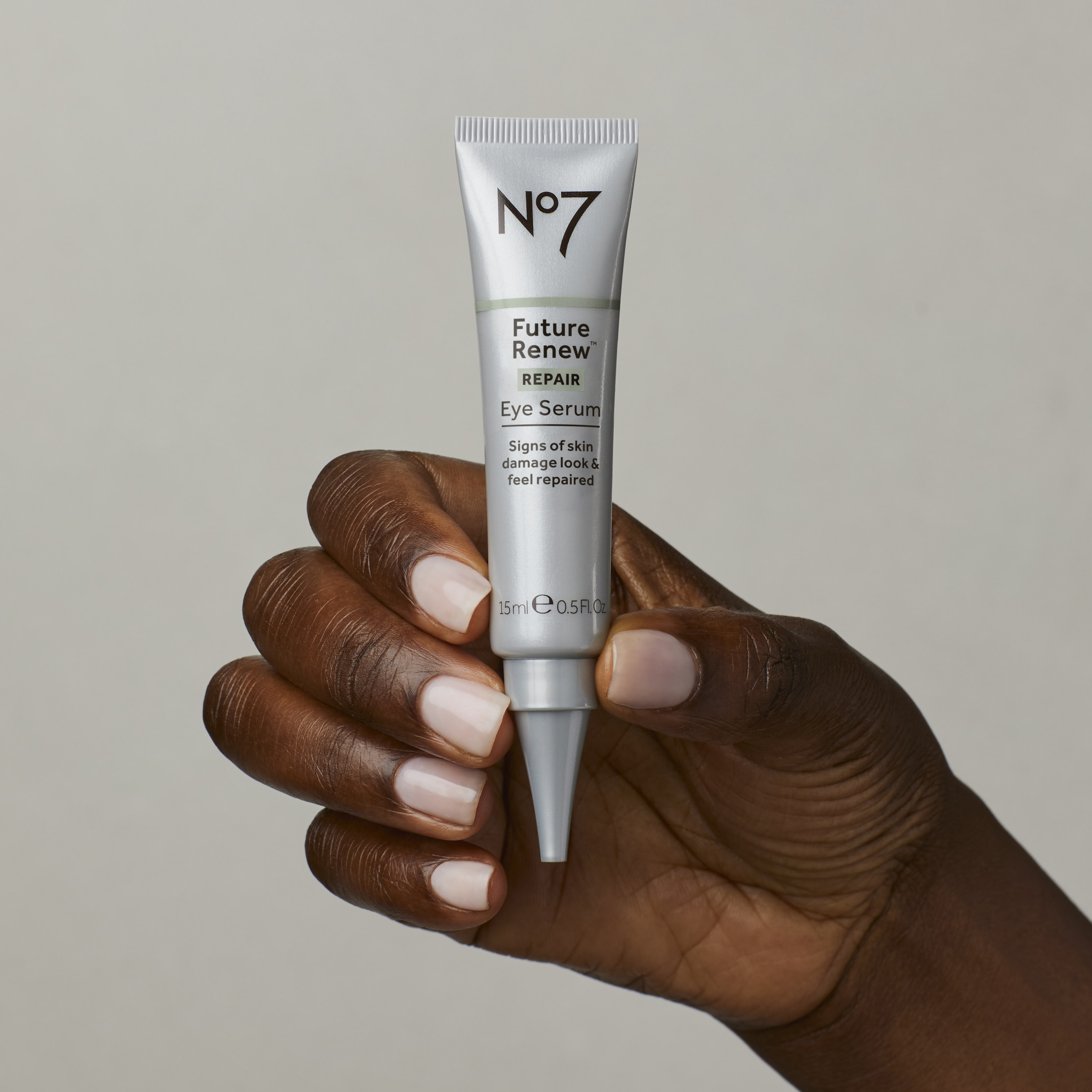 No7 Future Renew Øyeserum hos Boots Apotek