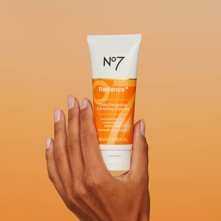 No7 Radiance+ cleanser rens