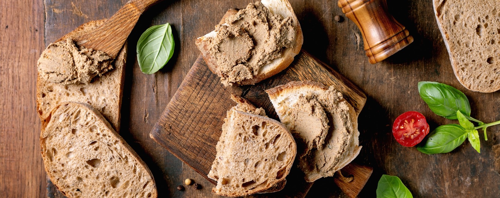 Grov brødskive med leverpostei som inneholder mye jern